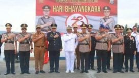Suasana upacara tabur bunga di Laut Sambut Hari Bhayangkara ke-78, di Mako Polairud Polda Sulteng pada Senin, 24 Juni 2024. Foto: Istimewa