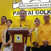 Ketua Umum Partai Golkar, Airlangga Hartarto saat konferensi pers usai lakukan rapat pleno di kantor DPP Partai Golkar, Slipi, Jakarta Barat, Rabu (10/7/2024). Foto: Dok. kumparan
