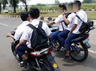 Ilustrasi siswa mengendarai sepeda motor ke sekolah. Foto: Istimewa
