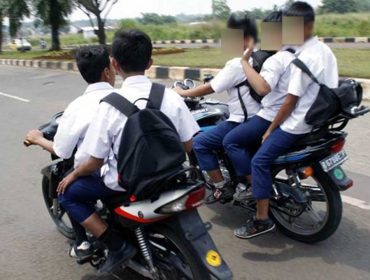 Ilustrasi siswa mengendarai sepeda motor ke sekolah. Foto: Istimewa