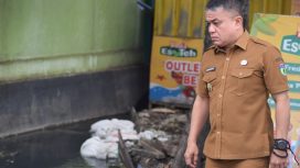 Wali Kota Palu Hadianto Rasyid, meninjau langsung lokasi saluran air yang ada di wilayah Jalan Jamur dan Jalan Labu, Kota Palu, Selasa, 2 Juli 2024. Foto: Dok. Pemkot Palu