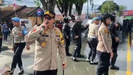 Kapolres Palu Kombes Pol. Barliansyah, saat perintahkan menembak ke massa pengunjuk rasa. Foto; Istimewa