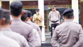 Wali Kota Palu, Hadianto Rasyid, memimpin Apel Gelar Pasukan Operasi Ketupat Tinombala 2025. Apel yang berlangsung di halaman Polresta Palu ini merupakan persiapan untuk memastikan keamanan dan kenyamanan masyarakat selama mudik dan perayaan Idulfitri 1446 H. Foto: Pemkot Palu