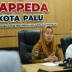 Wakil Wali Kota Palu, Imelda Liliana Muhidin, memimpin pembahasan Rancangan Awal RPJMD Kota Palu 2025-2029 di kantor Bappeda Kota Palu, Senin 24 Maret 2025. Pertemuan ini bertujuan menyusun prioritas pembangunan yang sejalan dengan visi daerah.