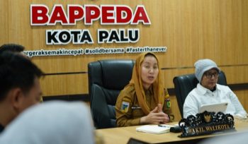Wakil Wali Kota Palu, Imelda Liliana Muhidin, memimpin pembahasan Rancangan Awal RPJMD Kota Palu 2025-2029 di kantor Bappeda Kota Palu, Senin 24 Maret 2025. Pertemuan ini bertujuan menyusun prioritas pembangunan yang sejalan dengan visi daerah.