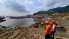 3 Operator Ekskavator Tertimbun Longsor di IMIP Morowali, Tim SAR Masih Mencari. Foto: Tim SAR