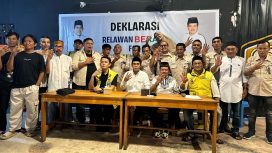 Relawan BERANI deklarasi untuk menangkan pasangan Erwin-Sahid di PSU Pilkada Parigi Moutong, Sabtu malam, 8 Maret 2025. Foto: Dok. Tim EB