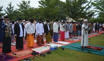 Pemerintah Kota Palu melaksanakan salat Idul Adha 1441 Hijriah di Lapangan Vatulemo, Kota Palu, Sulawesi Tengah, Jumat (31/7). Foto: Dok. PaluPoso