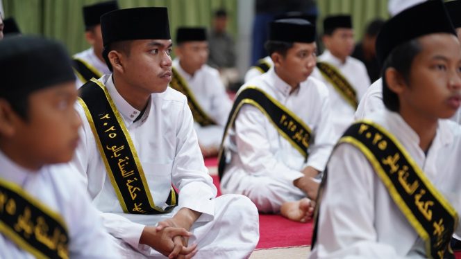 
 Wali Kota Palu Apresiasi Wisuda Hafiz Quran Mahad Hikmatus Sunnah. Foto: Pemkot Palu 