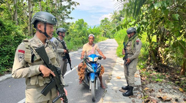 Satuan Tugas III Preventif Operasi Madago Raya mengintensifkan razia kendaraan di sejumlah titik strategis di Poso, Sulawesi Tengah, Sabtu, 21 Juni 2025. Foto: Istimewa 