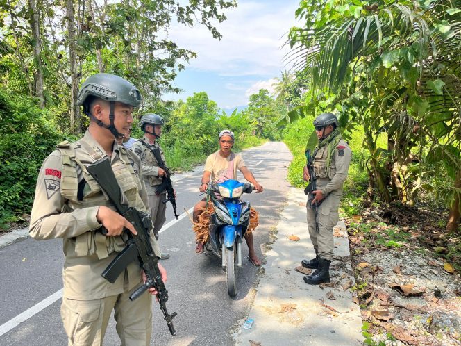
 Satuan Tugas III Preventif Operasi Madago Raya mengintensifkan razia kendaraan di sejumlah titik strategis di Poso, Sulawesi Tengah, Sabtu, 21 Juni 2025. Foto: Istimewa 