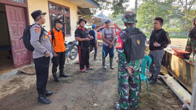 
 Dua dari tujuh warga yang dilaporkan hilang akibat tanah longsor di Desa Tirtanagaya, Kecamatan Bolano Lambunu, Kabupaten Parigi Moutong, Sulawesi Tengah, berhasil ditemukan tim gabungan pada Minggu, 22 Juni 2025. Foto: Istimewa 