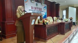 Asisten III Setda Parigi Moutong, Yusnaeni, menyampaikan sambutan saat membuka kegiatan Bimbingan Teknis (Bimtek) Optimalisasi Aplikasi Srikandi di ruang rapat lantai II Kantor Bupati, Senin 23 Juni 2025. Foto: Diskominfo Parimo 
