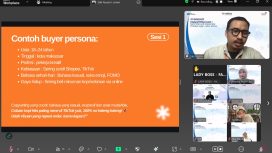 Zaki Fausan memaparkan strategi mengenali buyer persona dalam webinar JOIN Insight Telkom Regional 5 bertema “Copywriting Cuan”. Foto: Telkom Regional 5 