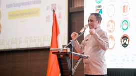 Gubernur Sulawesi Tengah Anwar Hafid menyampaikan komitmennya menjadikan Sulteng tuan rumah Fornas 2027 saat pelantikan Pengurus KORMI Sulteng di Palu, Ahad, 29 Juni 2025. Foto: Pemprov Sulteng 