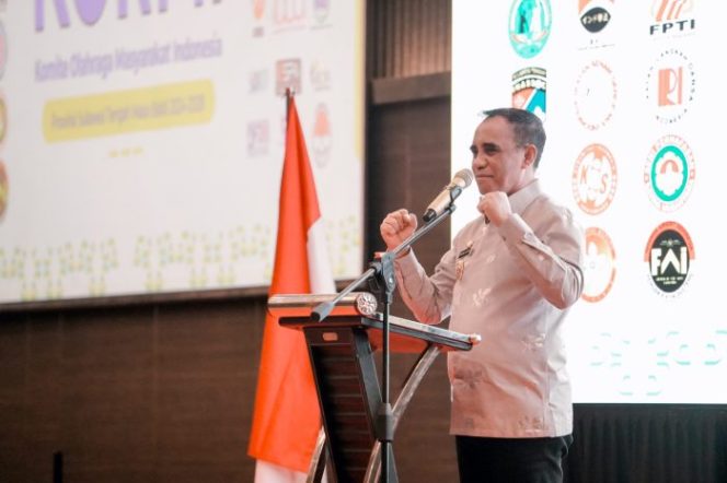 
 Gubernur Sulawesi Tengah Anwar Hafid menyampaikan komitmennya menjadikan Sulteng tuan rumah Fornas 2027 saat pelantikan Pengurus KORMI Sulteng di Palu, Ahad, 29 Juni 2025. Foto: Pemprov Sulteng 