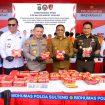 Gubernur Sulawesi Tengah Anwar Hafid (tengah) bersama Kapolda Sulteng Irjen Pol Agus Nugroho dan jajaran Forkopimda menunjukkan barang bukti sabu seberat 40 kilogram dalam konferensi pers pengungkapan kasus narkotika di Mapolda Sulteng, Palu, Senin, 30 Juni 2025. Foto: Tim Media Gubernur Sulteng 