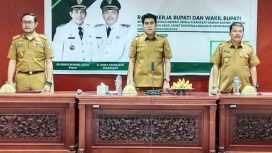Bupati Parigi Moutong, Erwin Burase, bersama Wakil Bupati Abdul Sahid, memimpin rapat perdana bersama jajaran Pemerintah Parigi Moutong, Senin (16/6/2025). Foto: Diskominfo Parimo 