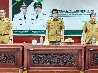 Bupati Parigi Moutong, Erwin Burase, bersama Wakil Bupati Abdul Sahid, memimpin rapat perdana bersama jajaran Pemerintah Parigi Moutong, Senin (16/6/2025). Foto: Diskominfo Parimo 