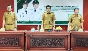 Bupati Parigi Moutong, Erwin Burase, bersama Wakil Bupati Abdul Sahid, memimpin rapat perdana bersama jajaran Pemerintah Parigi Moutong, Senin (16/6/2025). Foto: Diskominfo Parimo 