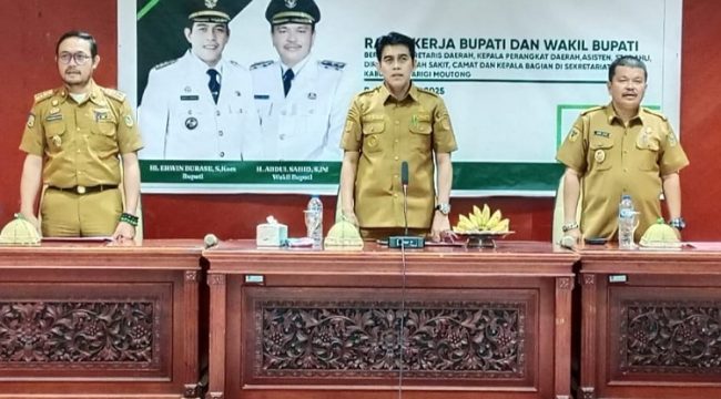 Bupati Parigi Moutong, Erwin Burase, bersama Wakil Bupati Abdul Sahid, memimpin rapat perdana bersama jajaran Pemerintah Parigi Moutong, Senin (16/6/2025). Foto: Diskominfo Parimo 