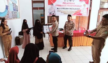 Kepolisian Republik Indonesia melalui Satuan Tugas (Satgas) II Preemtif Operasi Madago Raya menggelar pelatihan menjahit di Kabupaten Poso, Sulawesi Tengah, Selasa 17 Juni 2025. Foto: Dok. Polda Sulteng 