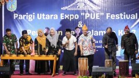 Wakil Bupati Abdul Sahid membuka Parigi Utara Expo 2025 dengan memukul alat musik tradisional di Toboli, Kamis, 12 Juni 2025. Foto: Diskominfo Parimo