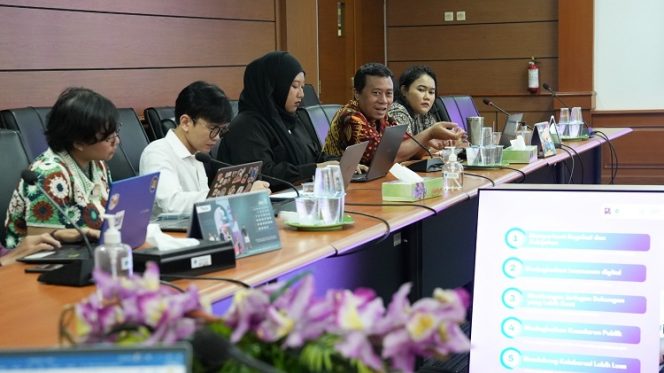 
 Asosiasi Media Siber Indonesia (AMSI) bersama dengan Aliansi Jurnalis Independen (AJI) dan Masyarakat Anti Fitnah Indonesia (MAFINDO) yang tergabung dalam Koalisi Cek Fakta pada 3 Juni 2025, menyelenggarakan audiensi dengan Dewan Pers. Foto: Dok. AMSI
