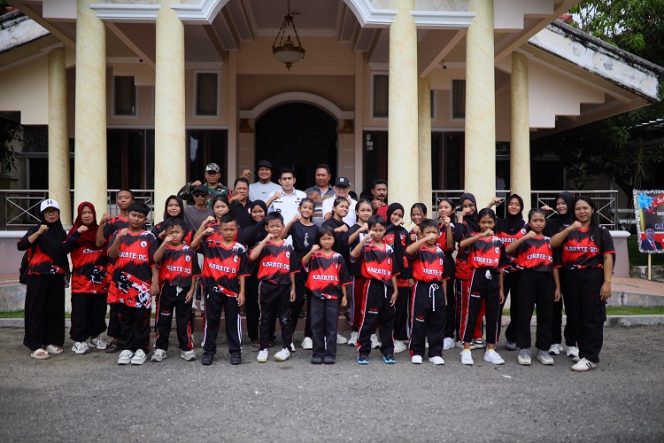 
 Bupati Erwin Burase Lepas 23 Atlet Lemkari Menuju Kejuaraan Wadokai Day. Foto: Istimewa