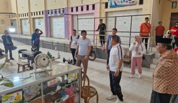 Bupati Parigi Moutong, Erwin Burase, didampingi Wakil Bupati, Abdul Sahid, mengunjungi Pasar Sentral Parigi, Jumat 13 Juni 2025. Foto: Diskominfo Parimo