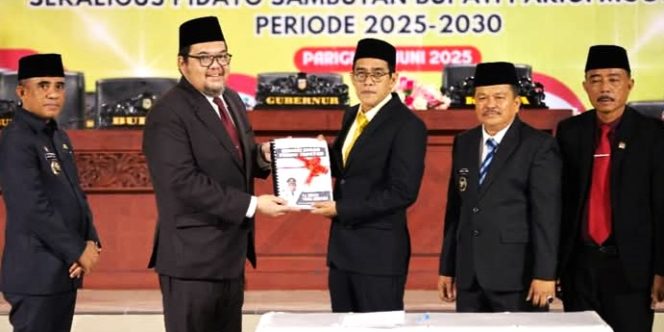 
 Erwin Burase-Abdul Sahid Resmi Jabat Bupati dan Wakil Bupati Parigi Moutong. Foto: Istimewa