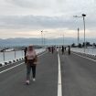 Warga menikmati suasana pagi di Jembatan IV Palu yang baru dibangun, simbol kebangkitan Sulteng jelang peresmian pada 16 Juli 2025. Foto: PaluPoso
