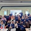 Para peserta pelatihan “Parfumpreneur: Peluang Emas di Bisnis Parfum” berpose bersama usai sesi pelatihan Indibiz Insight Telkom Regional 5 di Makassar, Senin, 30 Juni 2025. Foto: Dok. Telkom Regional 5 