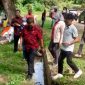 Wakil Bupati Parigi Moutong, Abdul Sahid, meninjau saluran pembuangan di sekitar TPA Jononunu didampingi sejumlah pejabat teknis, Kamis, 4 Juli 2025. Foto: Diskominfo Parimo