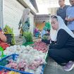 Wakil Wali Kota Palu, Imelda Liliana Muhidin, meninjau harga bawang saat sidak bahan pokok di Pasar Masomba, Jumat pagi, 25 Juli 2025. Foto: Pemkot Palu