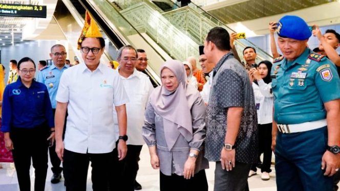 
 Wakil Gubernur Sulteng Sambut Kedatangan Menkes di Palu