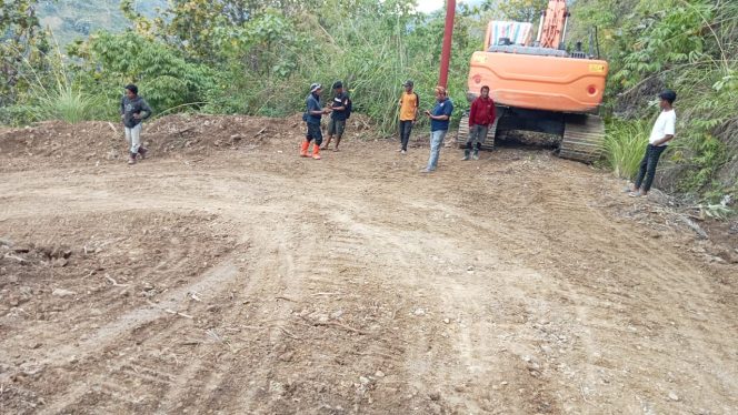 
 Pemkab Parigi Moutong Buka Akses Jalan Terpencil di Tinombo