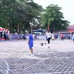 Gubernur Sulteng Anwar Hafid menendang bola pada laga pembuka Sepak Bola Dangdut Nambaso di Lapangan Pogombo, Palu. Foto: Dok. Tim Media Gubernur Sulteng 
