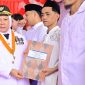 Wakil Gubernur Sulteng dr. Reny A. Lamadjido menyerahkan remisi bagi warga binaan Lapas Kelas IIA Palu saat HUT ke-80 RI. Foto: Tim Media Gubernur Sulteng 