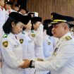 Wali Kota Palu Hadianto Rasyid memberi apresiasi kepada anggota Paskibraka 2025 usai Upacara HUT RI ke-80. Foto: Pemkot Palu