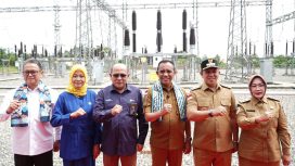 Gubernur Sulawesi Tengah Anwar Hafid bersama jajaran pejabat dan PLN saat peresmian Gardu Induk 150 kV Bungku, Morowali. Foto: Tim Media Gubernur Sulteng 
