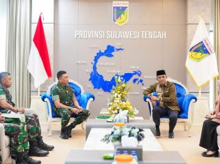 Gubernur Sulteng Anwar Hafid menerima silaturahmi Pangdam XXIII/Palaka Wira Mayjen TNI Jonathan Binsar Parluhutan Sianipar di Palu. Foto: Tim Media Gubernur Sulteng 
