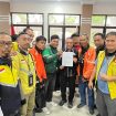 Wali Kota Palu bersama perwakilan ojek online usai menetapkan kebijakan parkir gratis di seluruh titik resmi kota. Foto: Pemkot Palu 