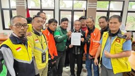Wali Kota Palu bersama perwakilan ojek online usai menetapkan kebijakan parkir gratis di seluruh titik resmi kota. Foto: Pemkot Palu 