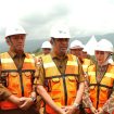 Gubernur Sulawesi Tengah Anwar Hafid meninjau proyek Bahodopi Blok 1 PT Vale Indonesia Tbk di Morowali. Foto: Tim Media Gubernur Sulteng 
