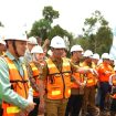 Gubernur Sulawesi Tengah Anwar Hafid bersama jajaran meninjau lokasi First Cut Ceremony Proyek Bahodopi Blok 1 PT Vale Indonesia di Morowali. Foto: Tim Media Gubernur Sulteng 
