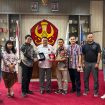 Tim Telkom Sulbagteng bersama Rektor Universitas Tadulako usai pertemuan dalam rangka Hari Pelanggan Nasional 2025 di Palu. Foto: Telkom Sulbagteng 