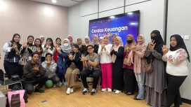 Peserta pelatihan “Cerdas Keuangan untuk Bisnis Pemula” Telkom Witel Sulbagteng berpose bersama usai sesi materi di Palu, Kamis, 11 September 2025. Foto: Dok. Telkom 