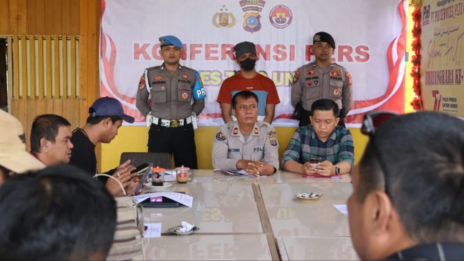 
 Polres Tojo Una-Una gelar konferensi pers kasus korupsi dana desa yang dihabiskan untuk judi online. Foto: Polres Touna