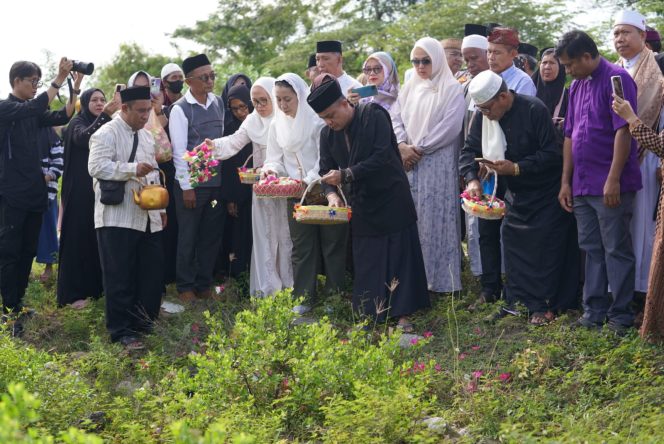 
 Wali Kota Palu Pimpin Ziarah Korban Gempa, Tsunami, dan Likuefaksi di 28 September. Foto: Pemkot Palu 
